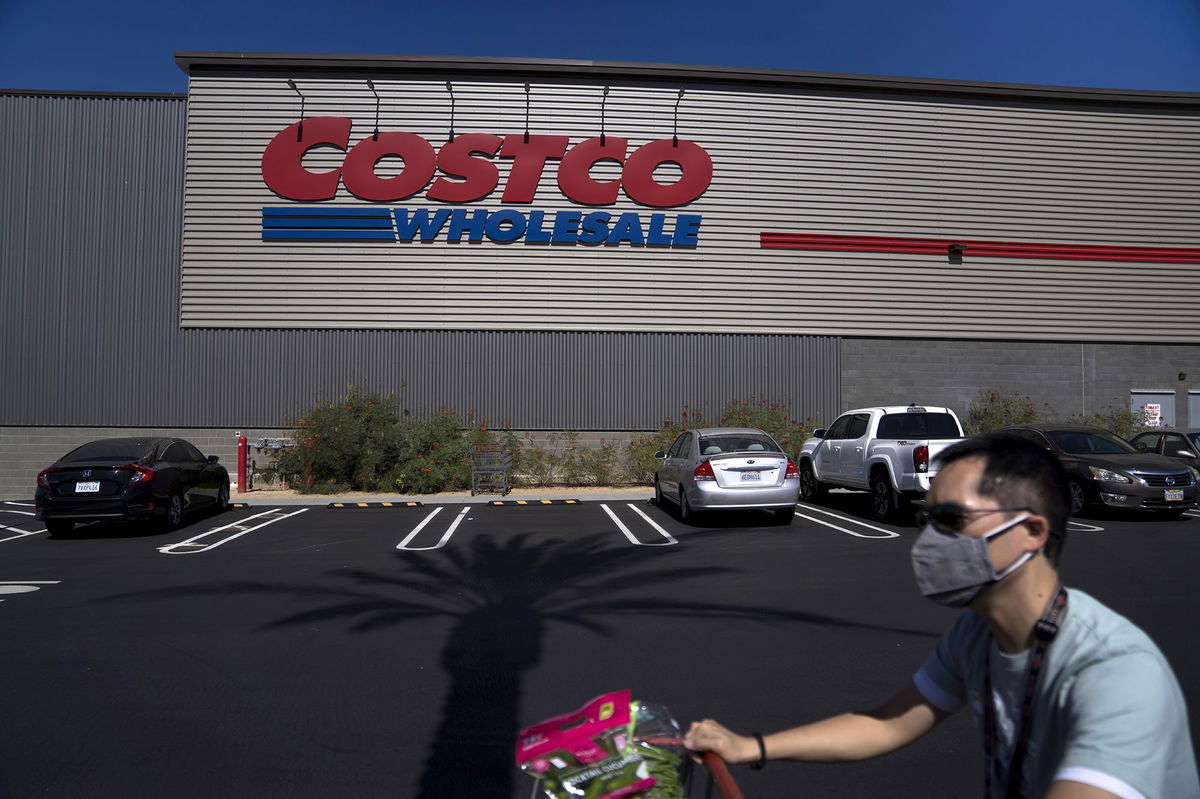 Costco s longtime CEO steps down KION546