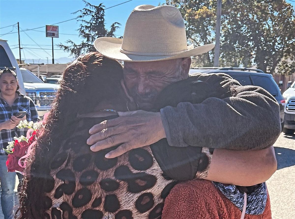 Familias de Soledad se reencuentran con sus abuelos tras décadas de separación en México – KION546