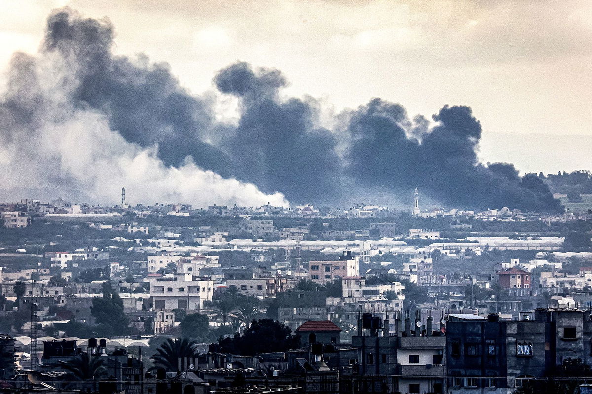 <i>Said Khatib/AFP/Getty Images</i><br/>Smoke billows during Israeli bombardment on Khan Yunis from Rafah in the southern Gaza Strip early on January 3