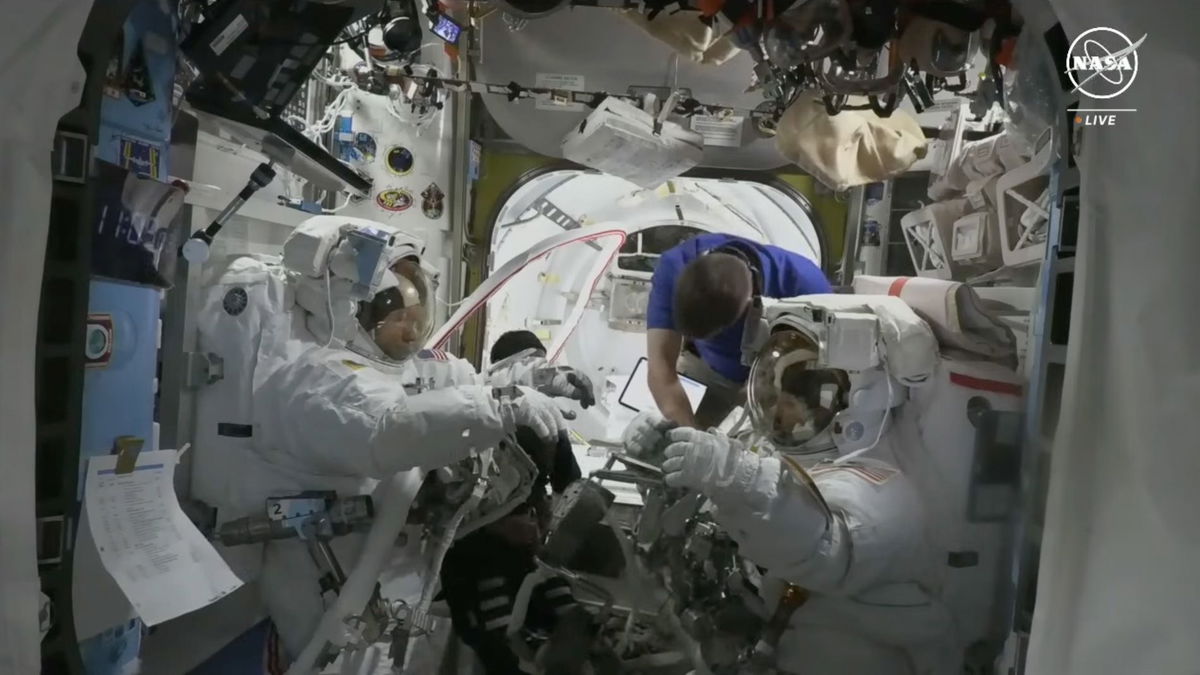 NASA calls off spacewalk at last minute as astronaut suit malfunctions –  KION546