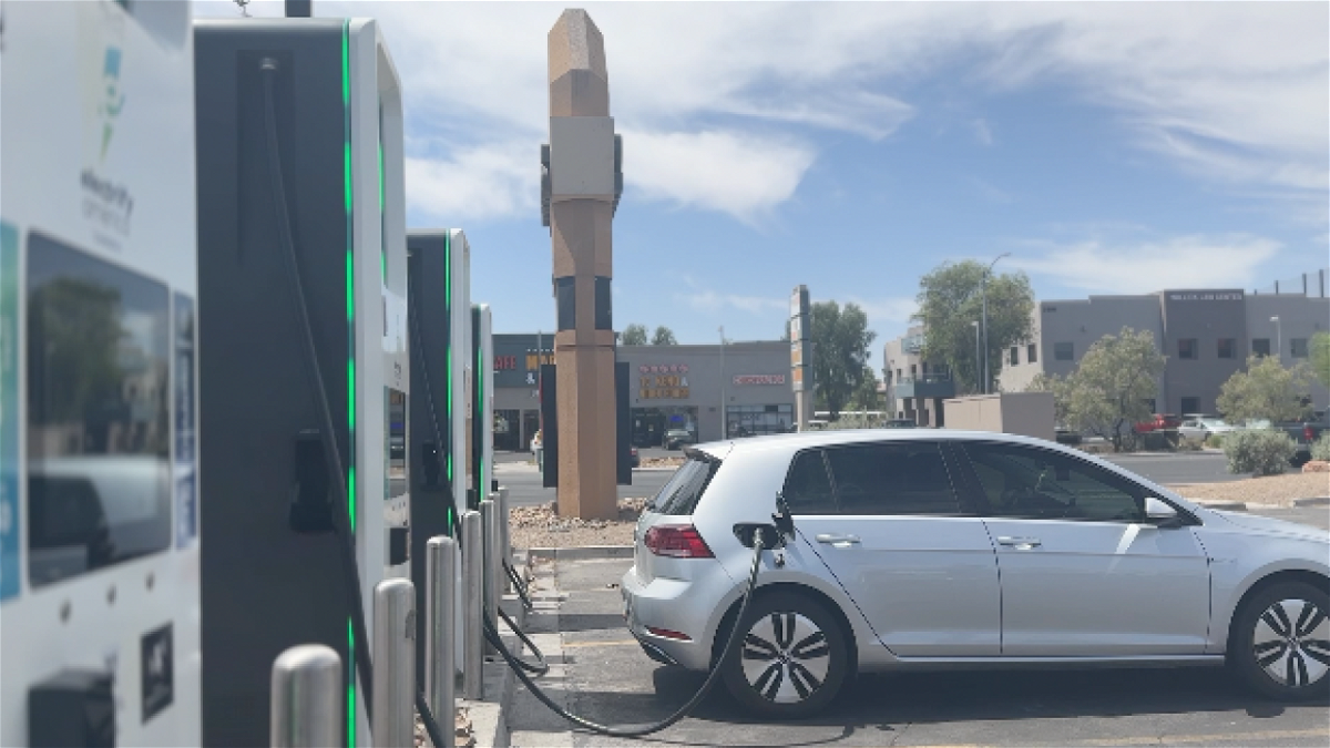 <i>KTNV via CNN Newsource</i><br/>Thieves are now targeting charging cables at electric vehicle charging stations
