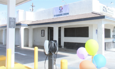 Inauguración de la primera estación de carga para vehículos eléctricos en el sur del condado