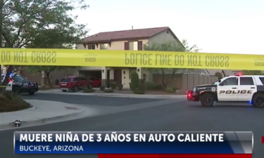 Muere niña de 3 años después de estar encerrada en auto en el calor en Arizona