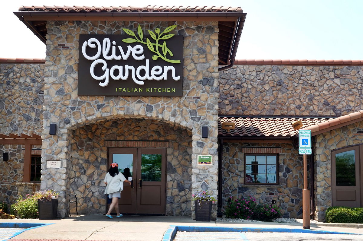 <i>Scott Olson/Getty Images via CNN Newsource</i><br/>Olive Garden posted better-than-expected quarterly sales.