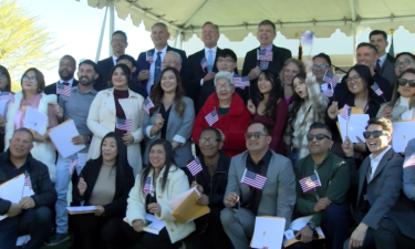 50 nuevos ciudadanos estadounidenses prestan juramento de lealtad en Sunnylands