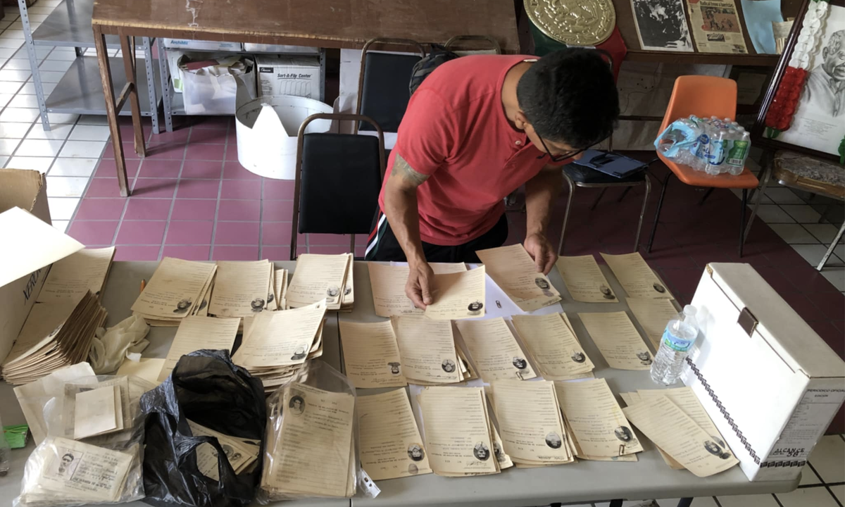 Jose documentando los más de 600 archivos de braceros en Guanajuato