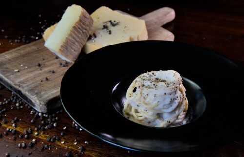 Study coauthor Daniel Maria Busiello of the University of Padova adds the pecorino cream to the pasta. The secret to the cream's smooth consistency? The unconventional addition of cornstarch.