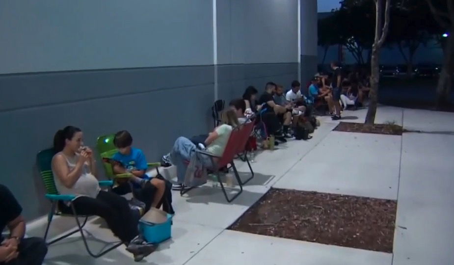 <i>WSVN via CNN Newsource</i><br/>Fans and gamers lined up outside of retail stores