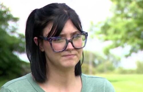 A woman says she tried to save a man's life after a bar fight turned deadly in south Louisville early June 22.