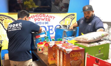 TODEC distribuye artículos esenciales ante el temor a operativos de ICE